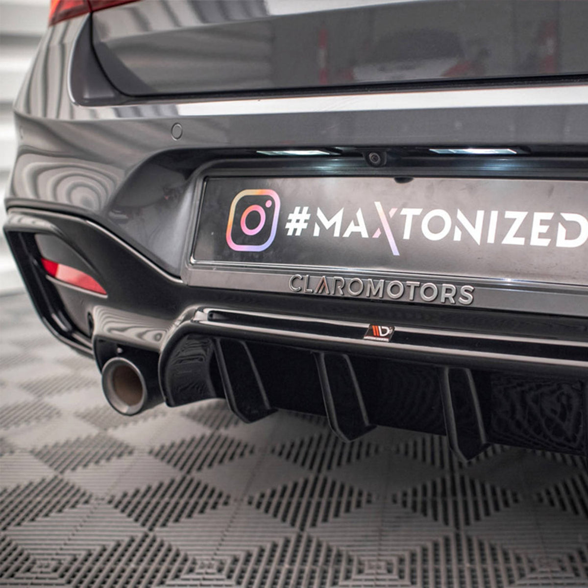 Maxton Design BMW 1 Series Very Aggressive Rear Diffuser In Gloss Black (F20/F21 LCI Facelift) M-Power