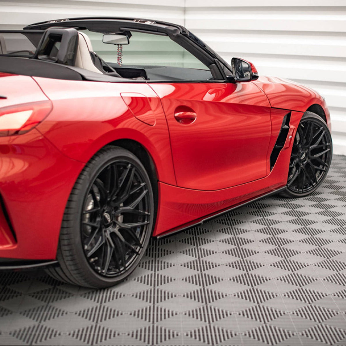 Maxton Design BMW Z4 Pre-LCI Side Skirts In Gloss Black (G29)