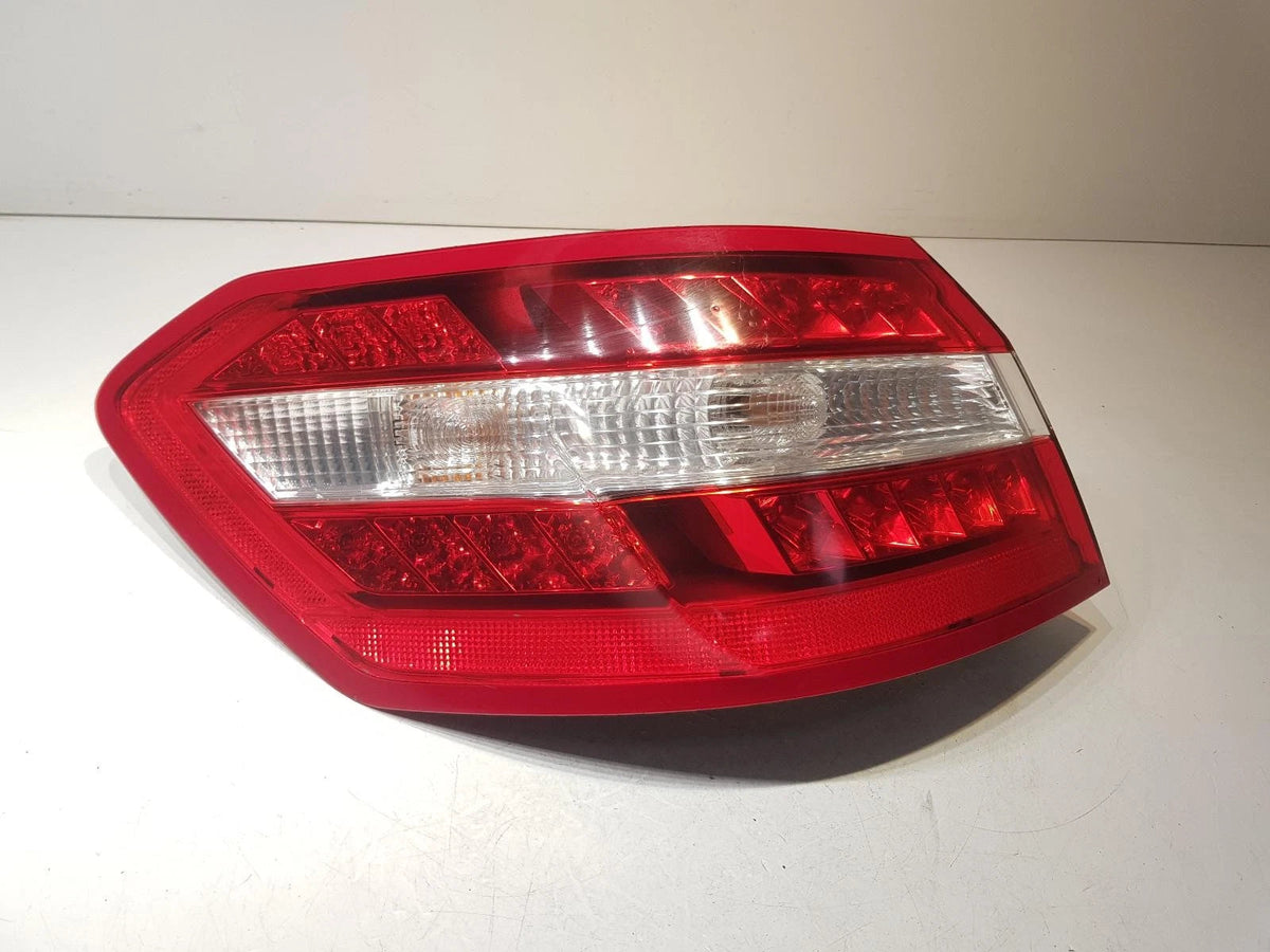 Mercedes E 2009-2015 Rear Left Outer Light Led Type Use With Led H/L