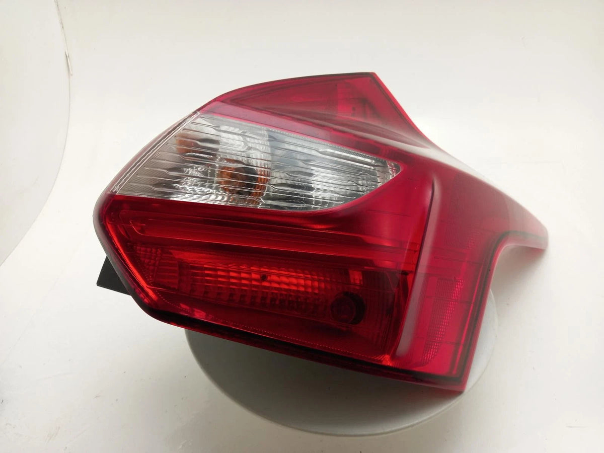 Ford Focus 2011-2017 Right Rear Light Outer Bulb Type