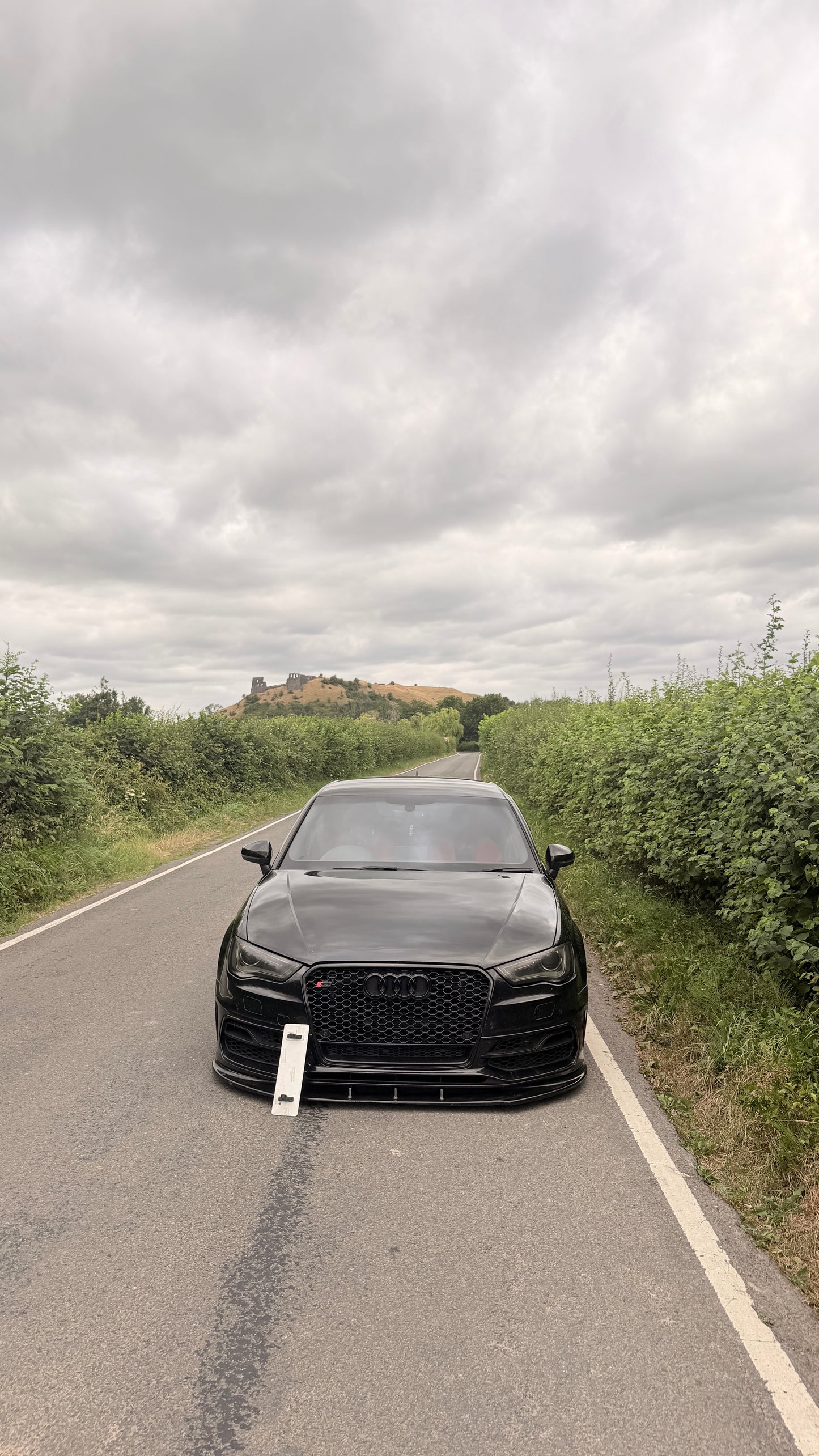 Number plate Honeycomb clips - Required Automotive