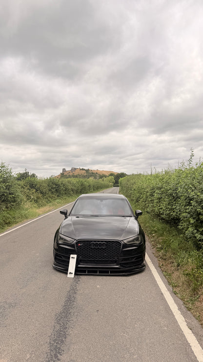 Number plate Honeycomb clips - Required Automotive