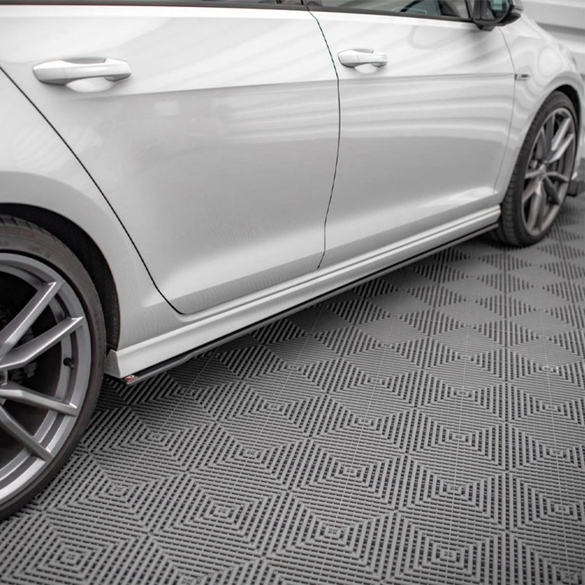 Maxton Design Volkswagen Golf R Street Pro Side Skirts In Black (Mk7)