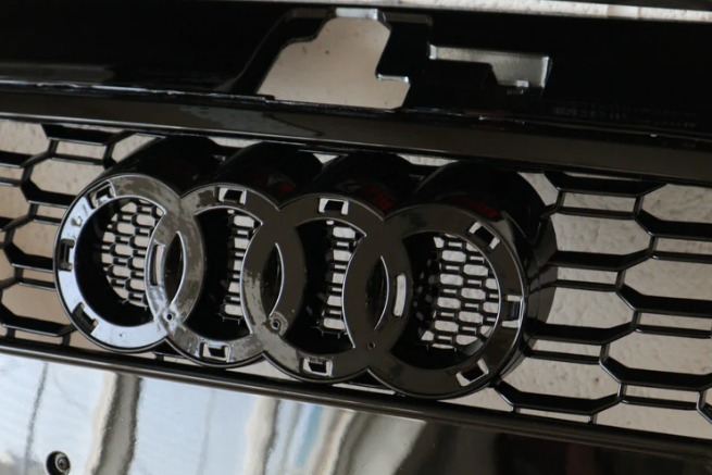 Audi A3 / S3 8V (Facelift) Replacement Honeycomb Front Grille in Gloss Black (2017-2020 Models)